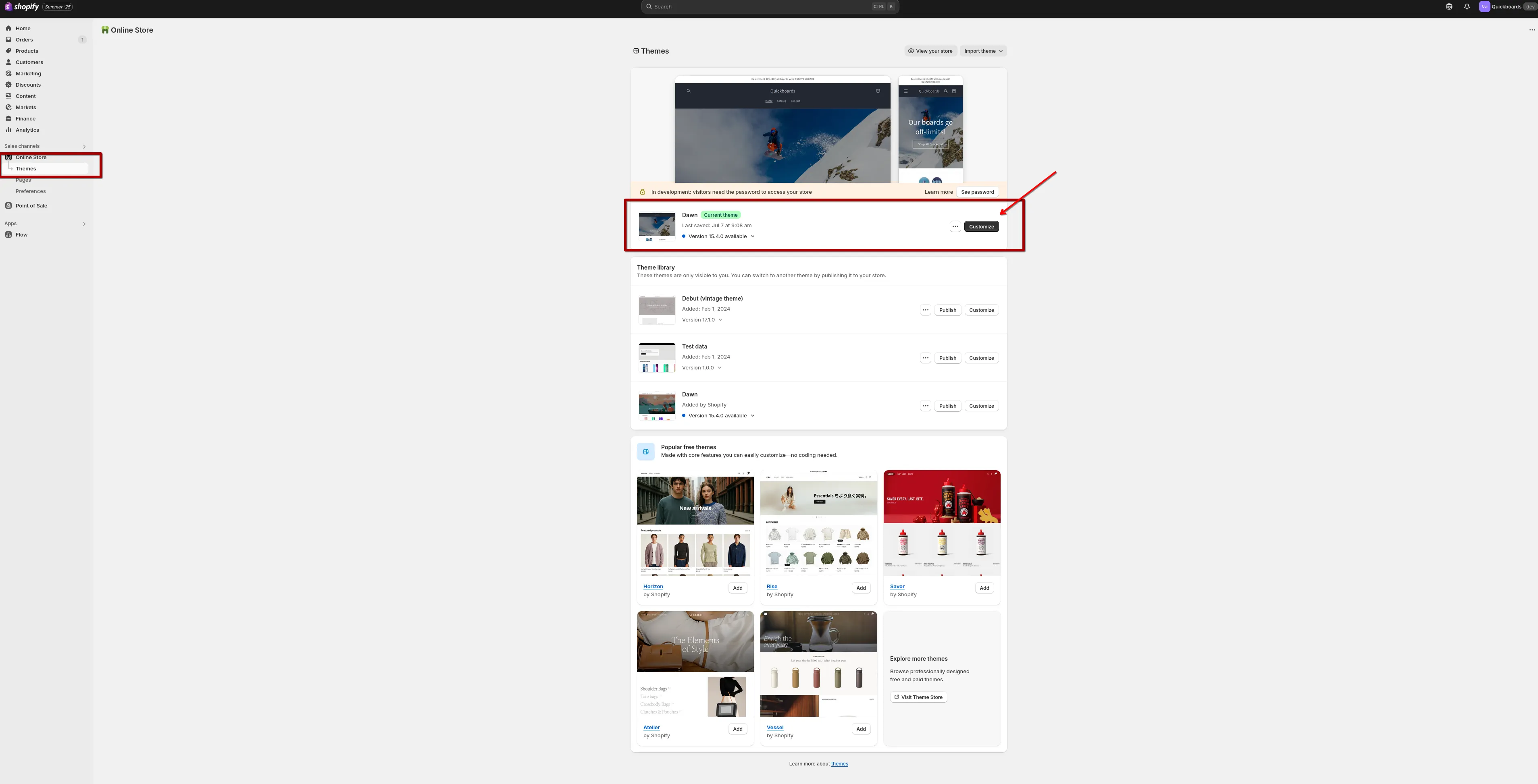 Capture d'écran : Page Thèmes avec le bouton Customize mis en surbrillance